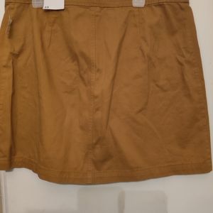 Old Navy size 16 skirt.